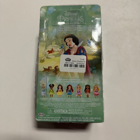 Disney Princess Snow White Petite Doll - Picture 5 of 7